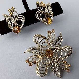Gold Tone Rhinestone Brooch Earring Set Floral